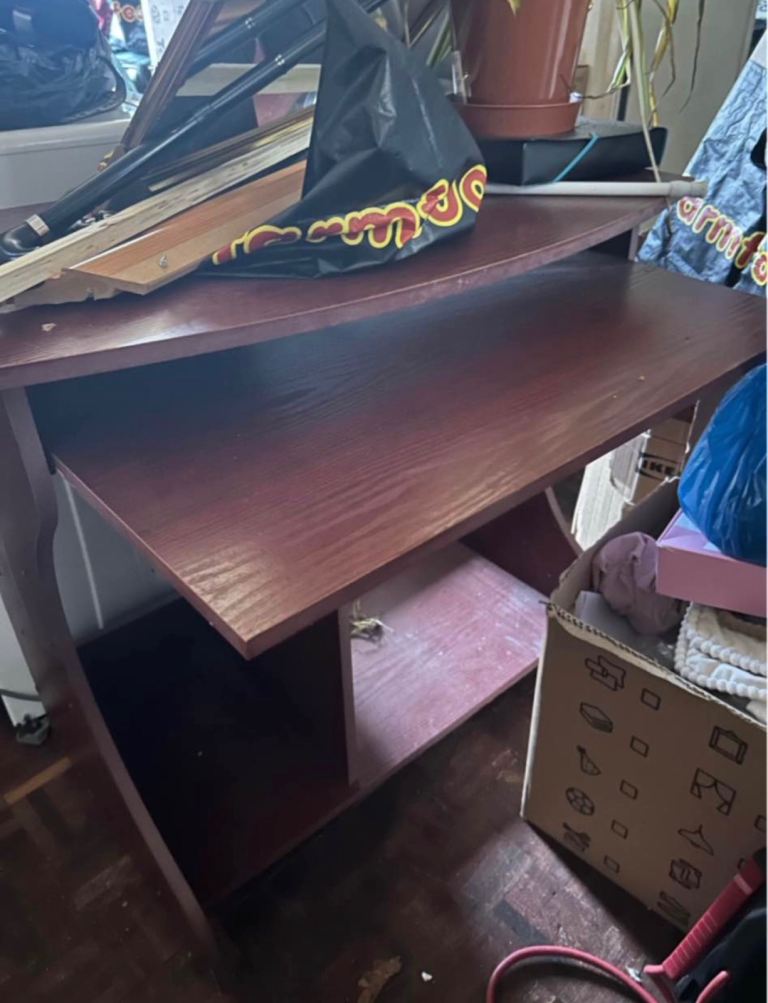 Computer table NEED GONE