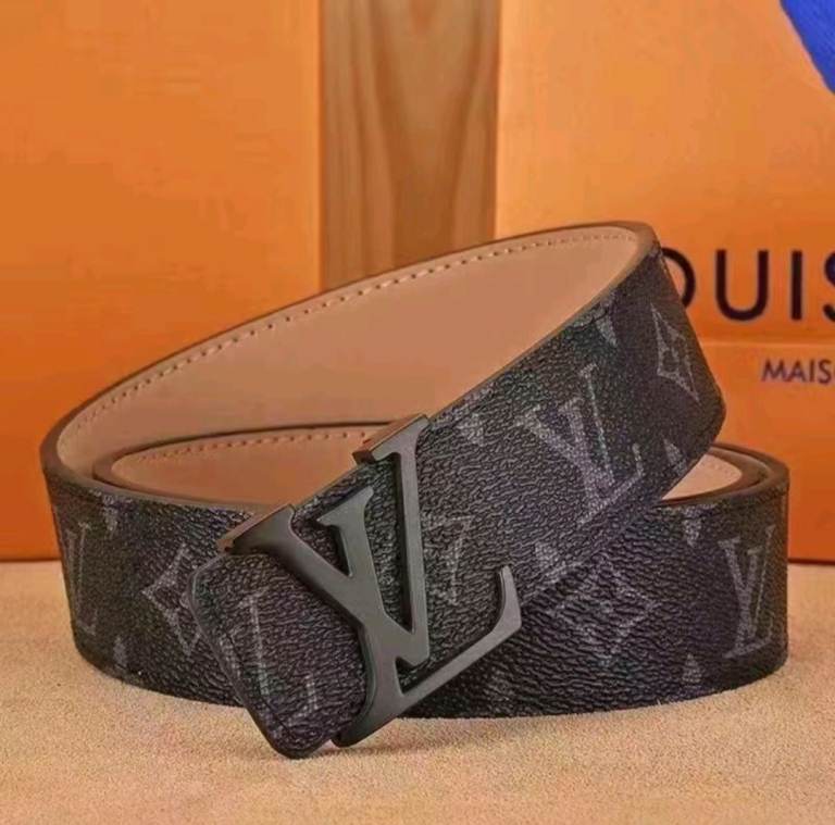 Fashion designer Belt LV