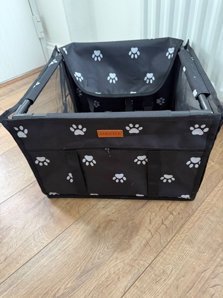 Dog/ pet car seat/ carrier 