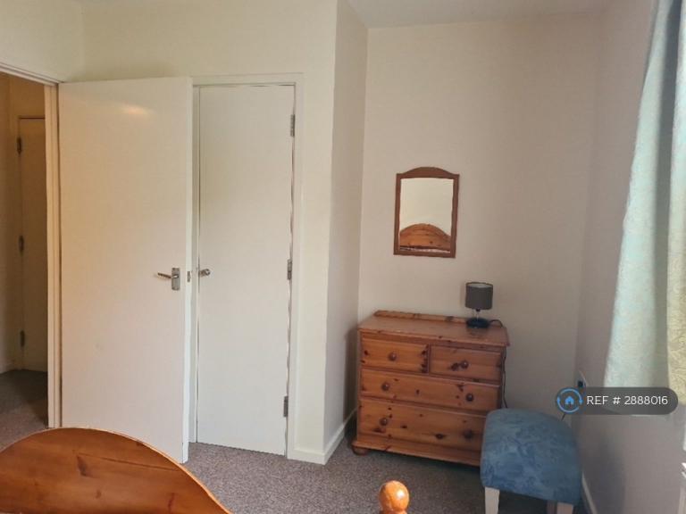 1 bedroom flat in Drake Way, Reading, RG2 (1 bed) (#2888016)