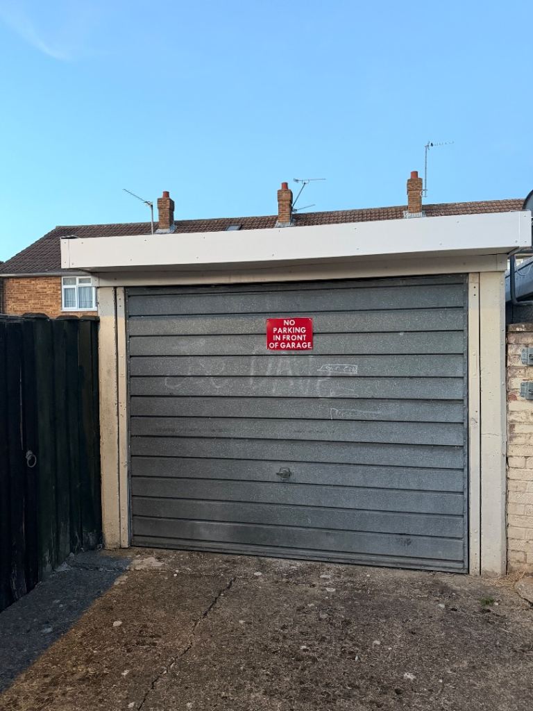 Garage to rent 