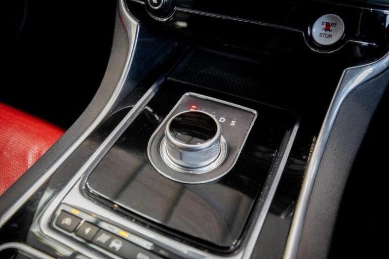 2015 Jaguar XE 2.0d R-Sport Saloon 4dr Diesel Auto Euro 6 (s/s) (180 ps) *Rear Camera + Ke SALOON...