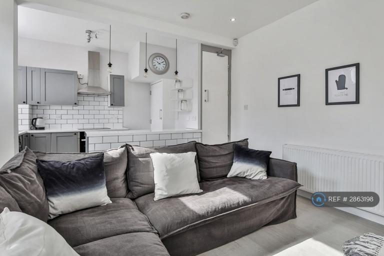 5 bedroom house in Grimthorpe Place, Leeds, LS6 (5 bed) (#2863198)