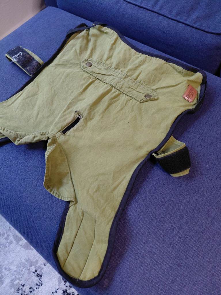 Olive green dog coat - was for a 10kg Mini Schnazuer - good condition
