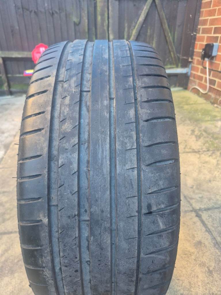 Michelin pilot sport 4 tyre  235 40  18 ,6mm tread 