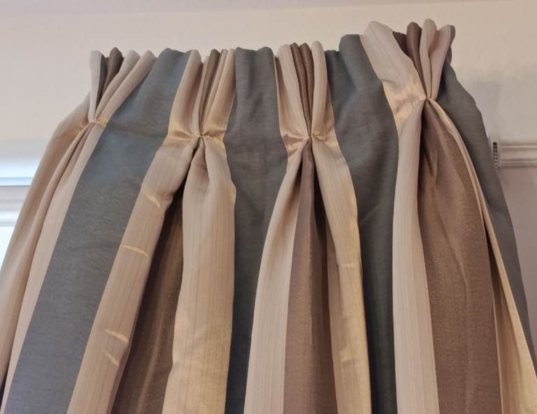 Pair of beautiful blanket lined striped extra long curtains - 300cm Drop