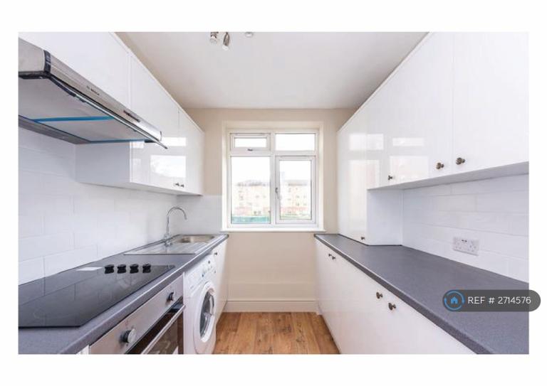 3 bedroom flat in Stafford Court, London, SW8 (3 bed) (#2714576)