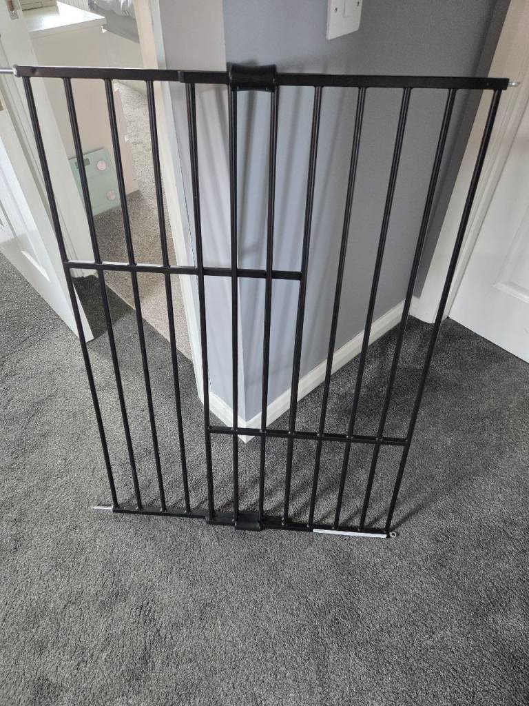 Extendable dog gate