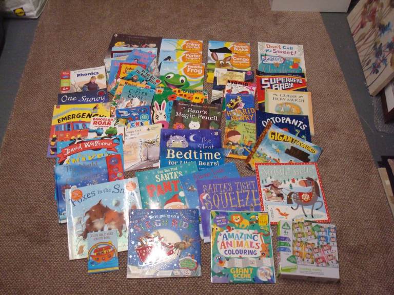 CHILDRENS BOOKS 50 IN TOTAL LOTS OF READING