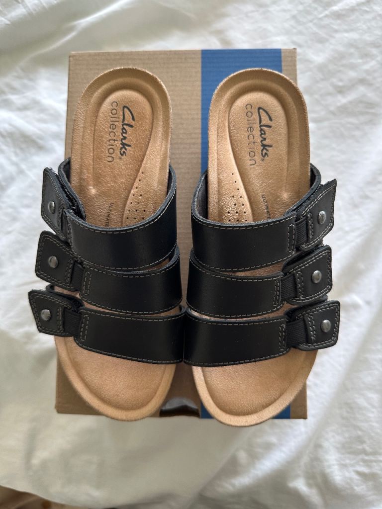 Black leather sandals 