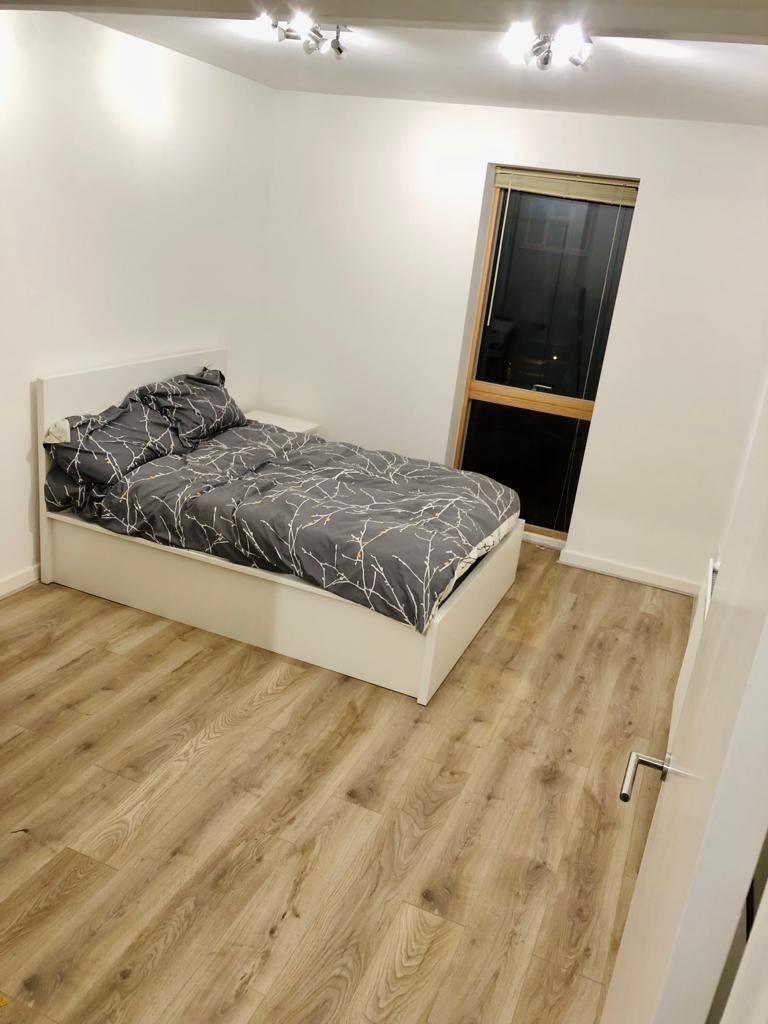 Rooms to rent Females Flatmate Needed