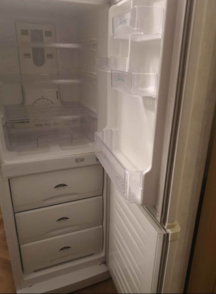 Fridge freezer 
