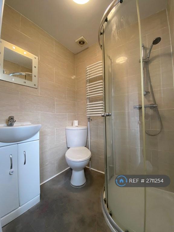 1 bedroom in Lees Road, Uxbridge, UB8 (#2711254)