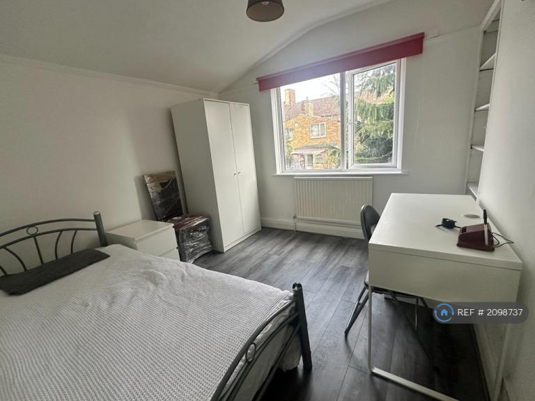 1 bedroom in Endsleigh Gardens, Ilford, IG1 (#2098737)