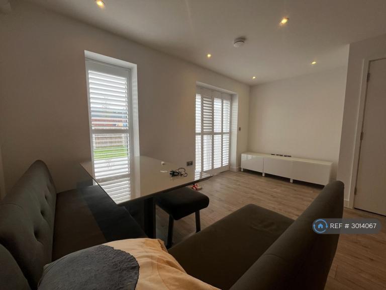 3 bedroom house in Stan Mellor Close, Salford, M6 (3 bed) (#3014067)