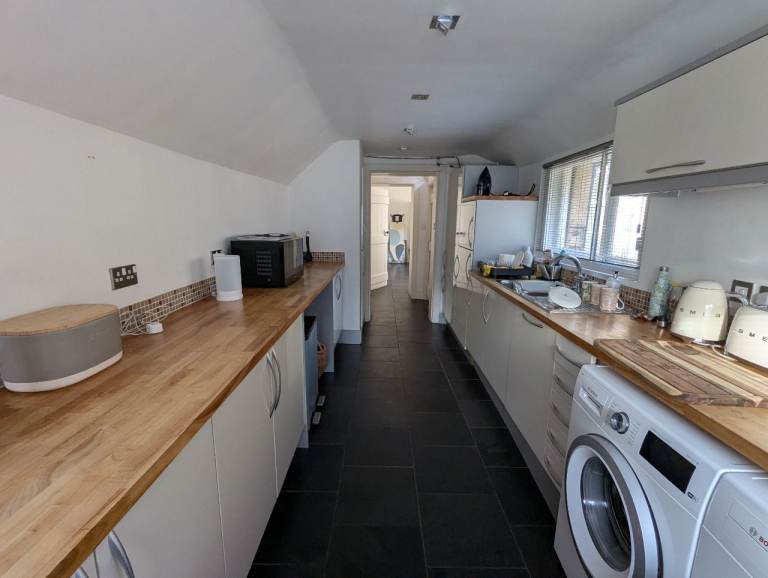 White Kitchen Units & Appliances