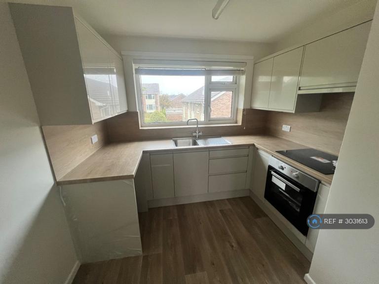 2 bedroom flat in Corfe Mullen, Wimborne, BH21 (2 bed) (#3031613)