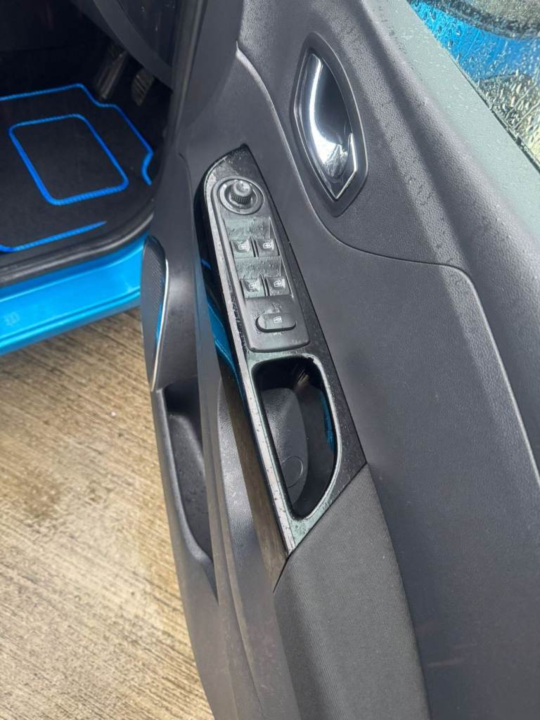 Renault, CAPTUR, Hatchback, 2016, Manual, 898 (cc), 5 doors