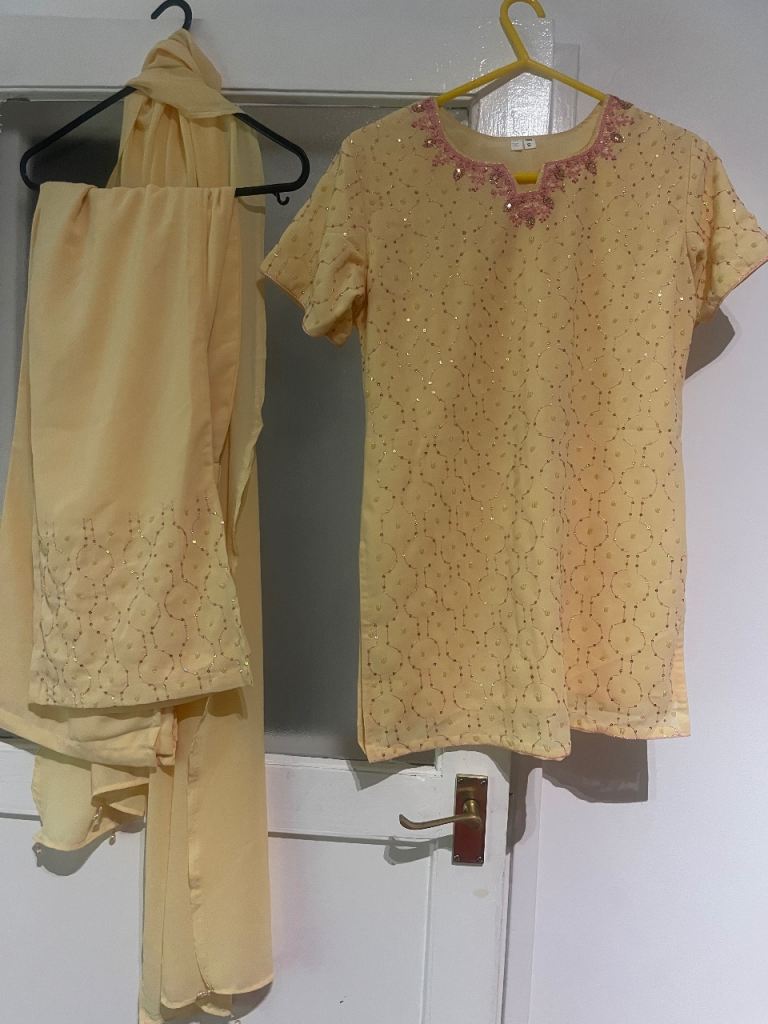 Lovely Yellow Traditional Indian Outfit - Size S, Good Condition