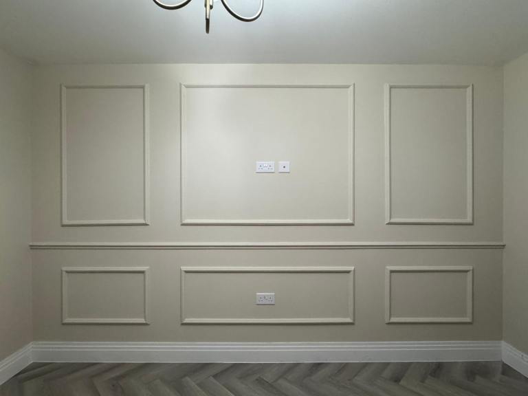 Painter DECORATOR Skimming Plaster Wallpaper application Wall Panelling Handyman Services Flooring