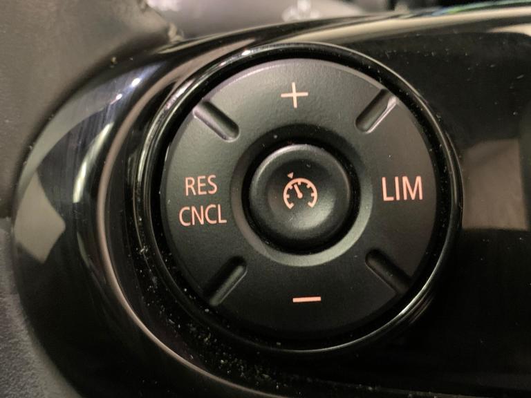 2020 MINI Electric Hatch Cooper SE 32.6kWh Level 3 Hatchback 3dr Electric Auto (184 ps) - PAN ROO...