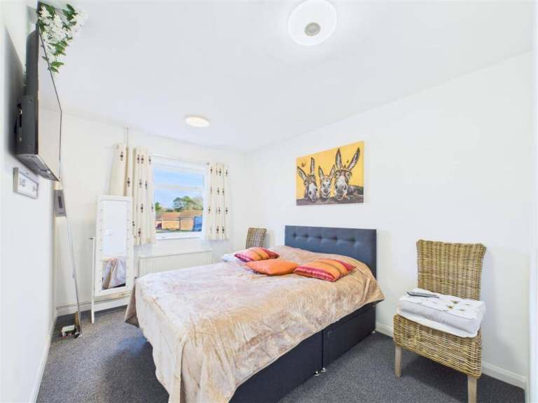 Large double rooms available - Move now 🎉🎉