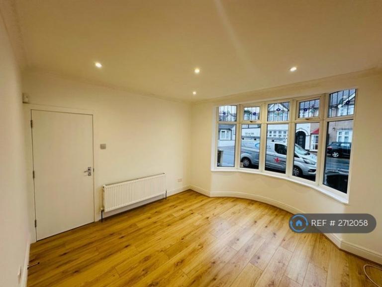 4 bedroom house in South Park Road, Ilford, IG1 (4 bed) (#2712058)