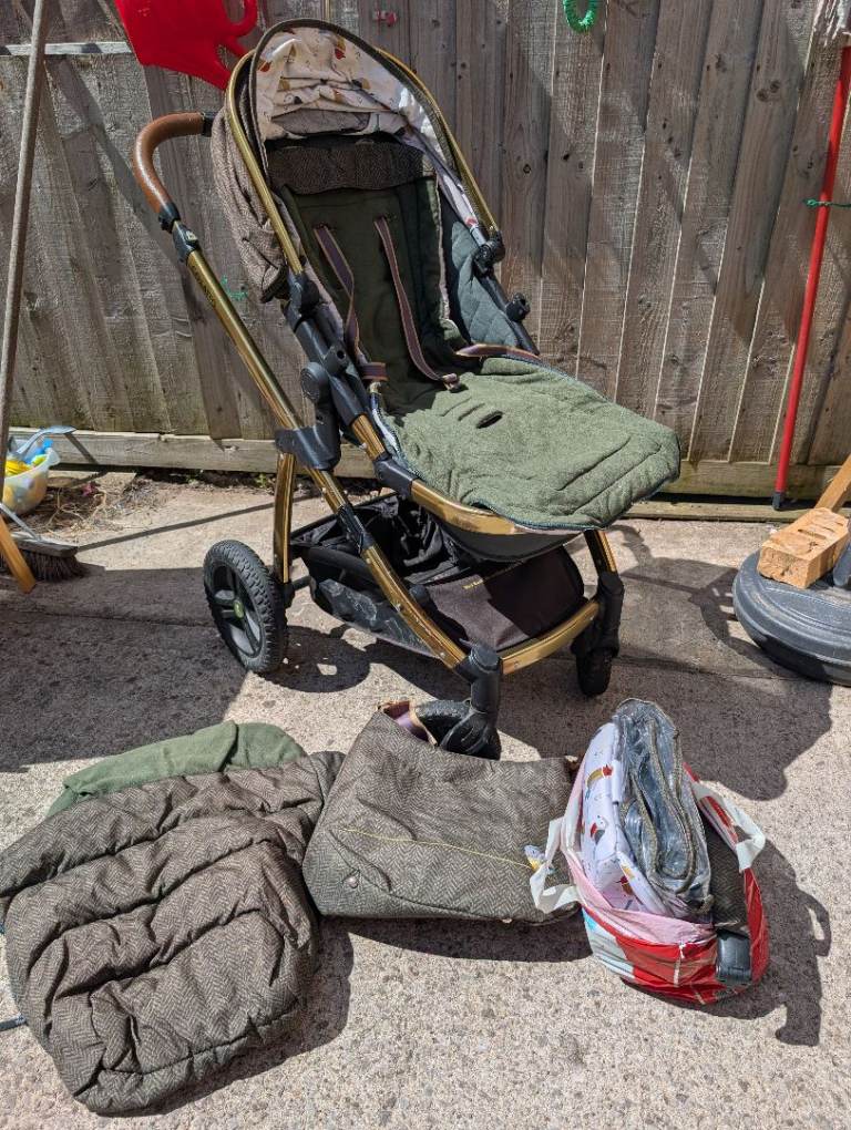 Good Condition Baby Pram/Pushchair with Gold Frame