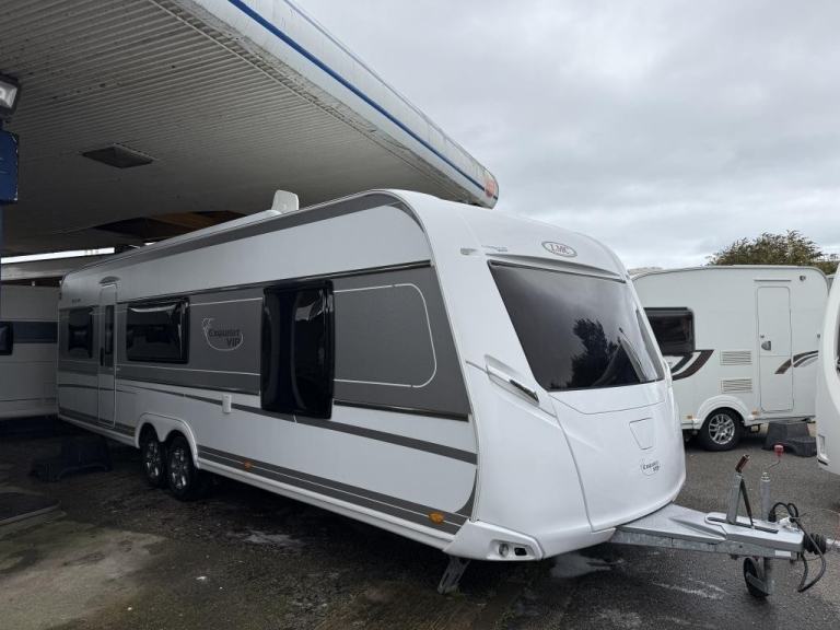 2017 LMC EXQUISIT 695 VIP 5 Berth fixed Island bed