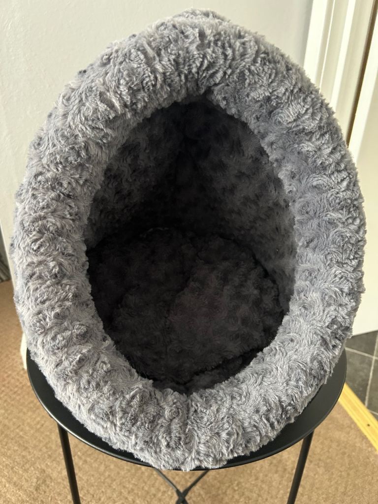 CAT radiator bed & igloo bed
