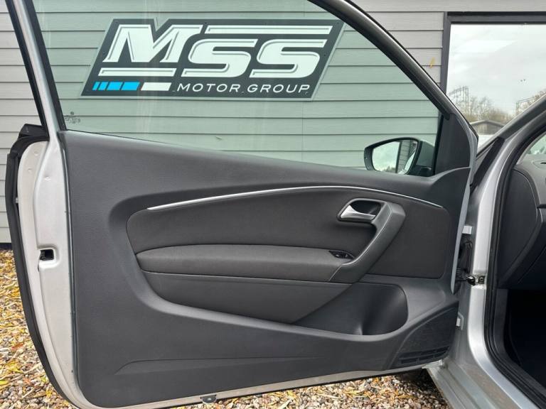 2015 Volkswagen Polo 1.0 SE 3dr HATCHBACK PETROL Manual