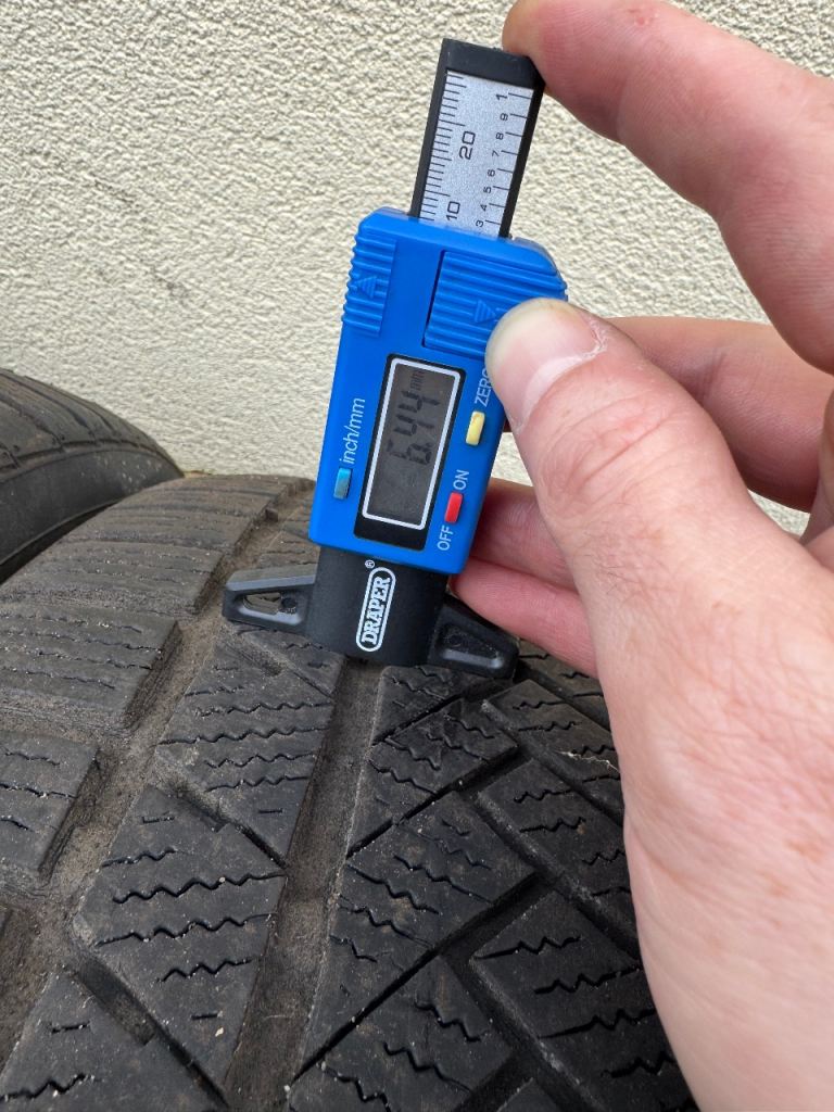 235 35 19 winter tyres Continental Winter Contact TS850P 