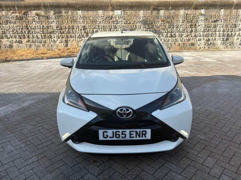 2015 Toyota Aygo X-Play - New Years MOT - £20 Road Tax - ULEZ Compliant