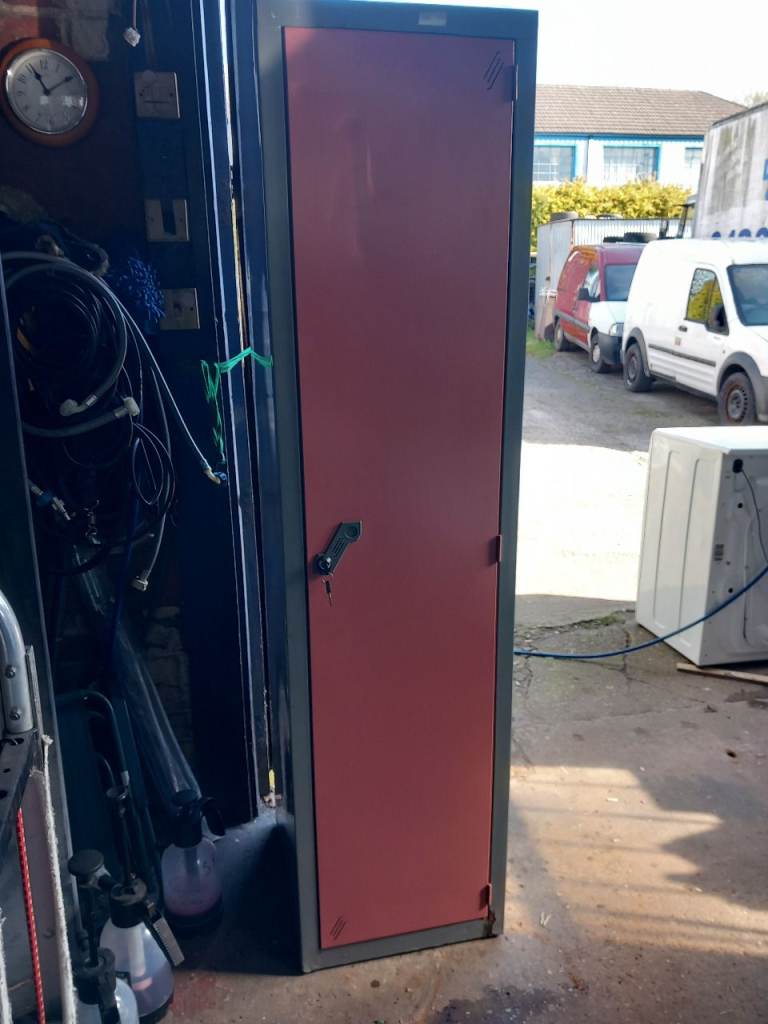 Metal storage Locker