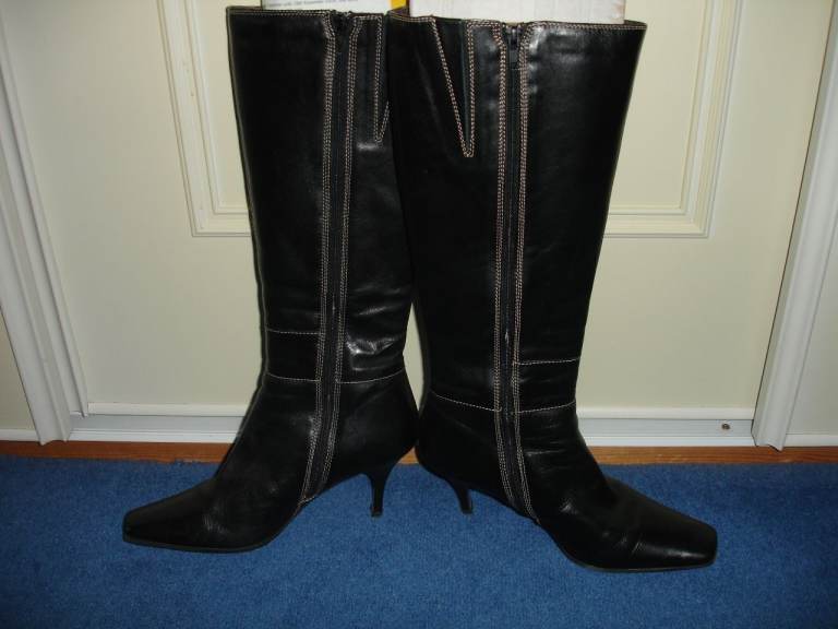 LADIES BLACK BOOTS