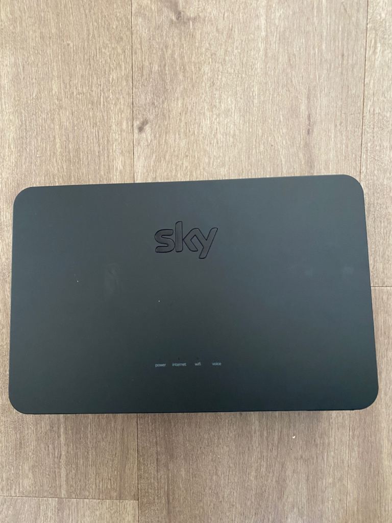 Sky Broadband Q Router 4.2 hub WiFi Model SR203 Latest model, unboxed