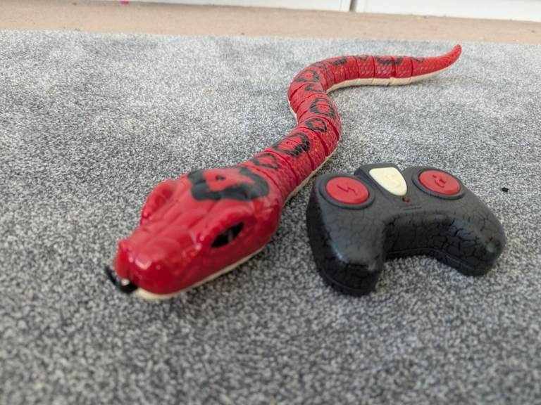 Remote control snake toy