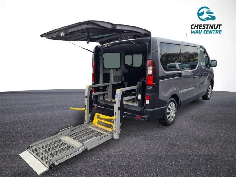 Renault Trafic WAV Wheelchair Access Vehicle Lift  SWB Only 31K Miles! No VAT