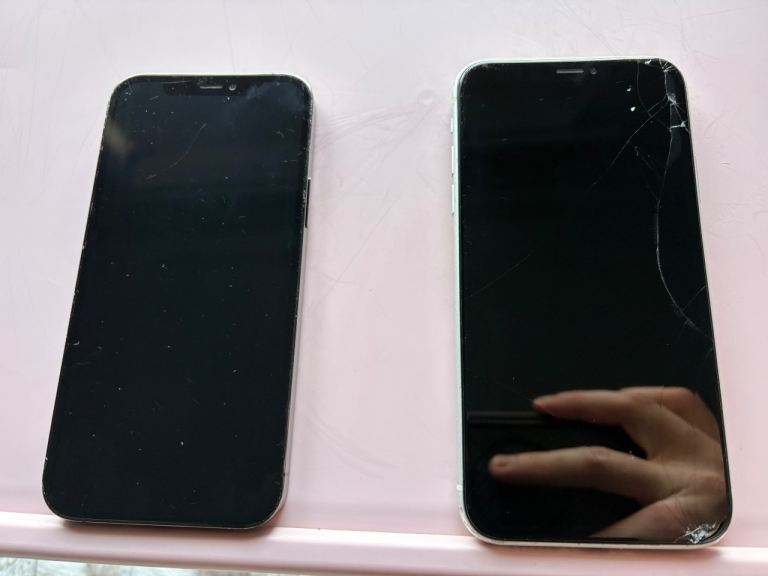 iPhone 12 & iPhone XR 
