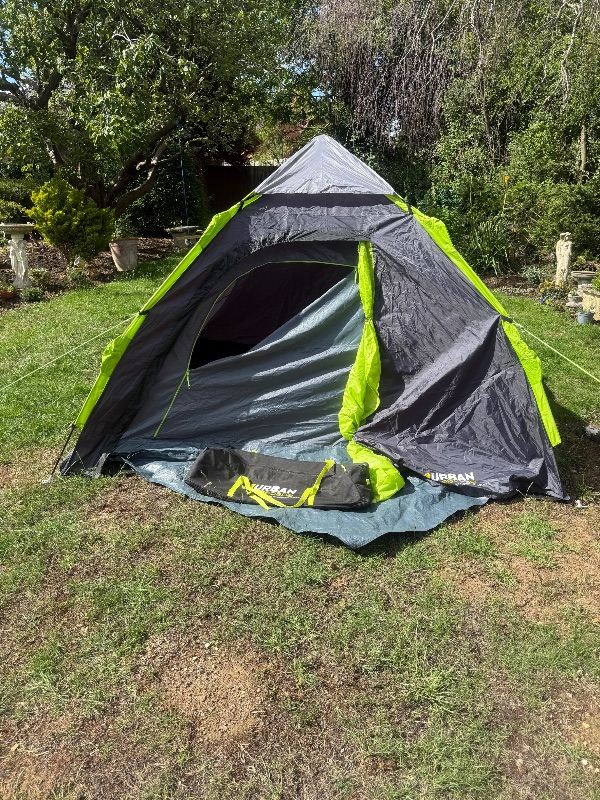 Urban Quick-Up Dome Tent with Porch – Good Condition