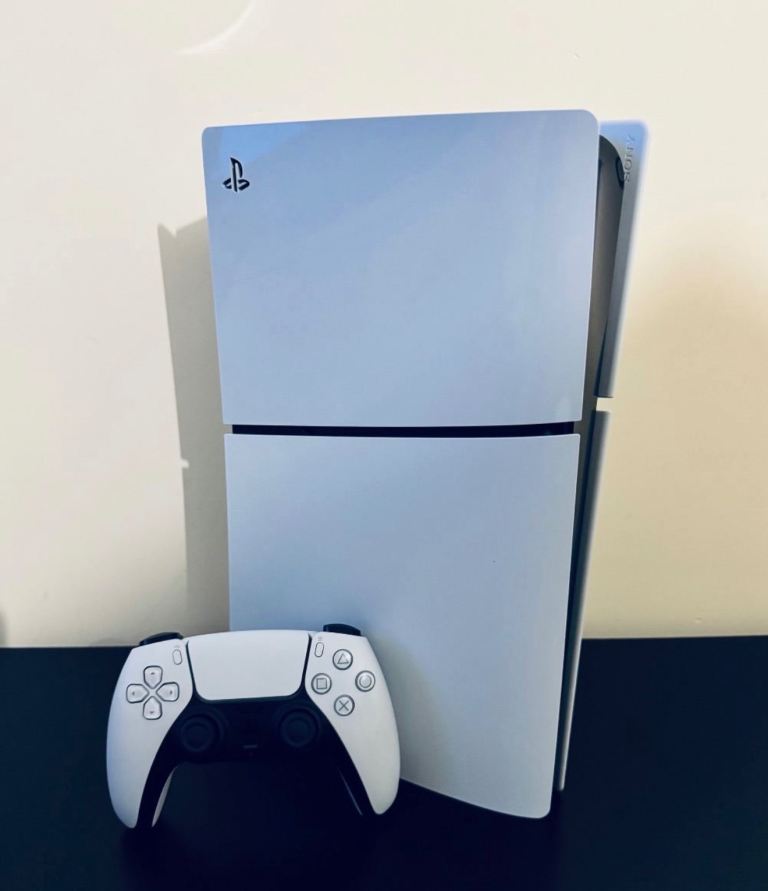 PS5 SLIM EDITION / EXCELLENT CONDITION !