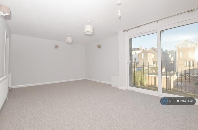 2 bedroom flat in Berkeley Court, Bristol, BS7 (2 bed) (#2847478)