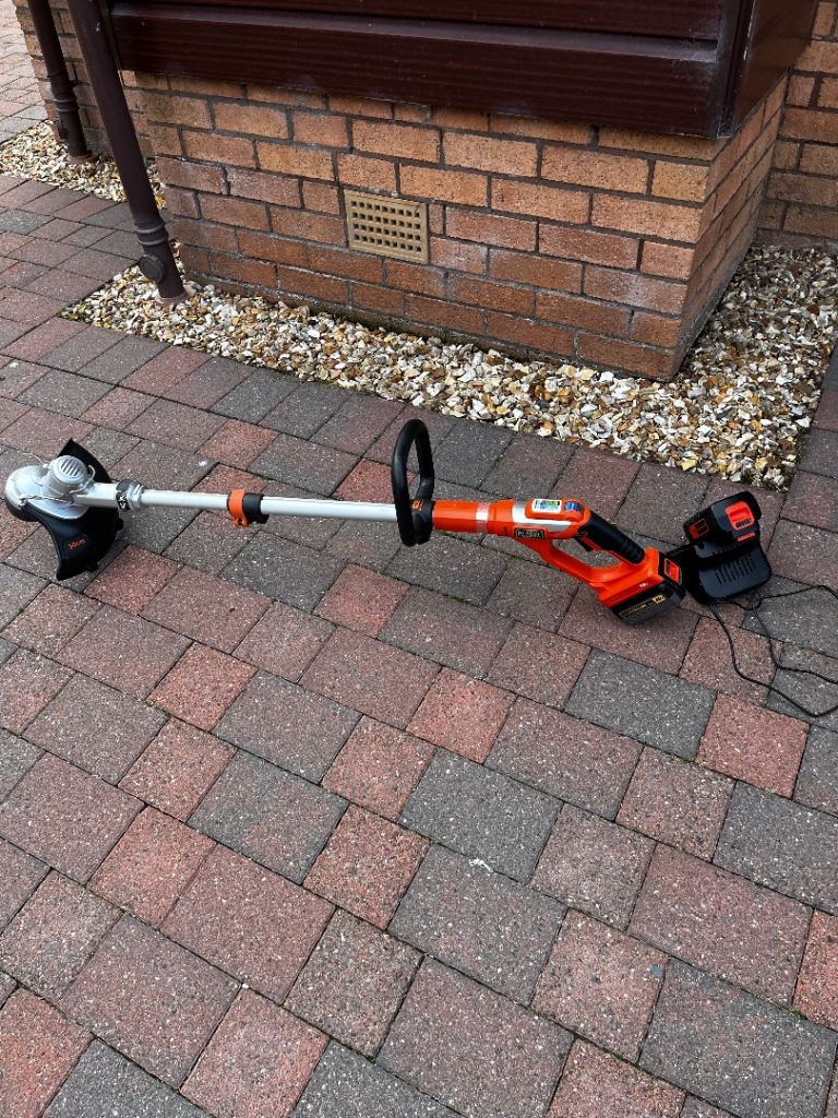 Black+Decker 36v Cordless Grass Trimmer  with 2 batteries and Charger