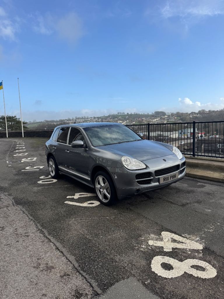 Porsche cayenne s low milage 