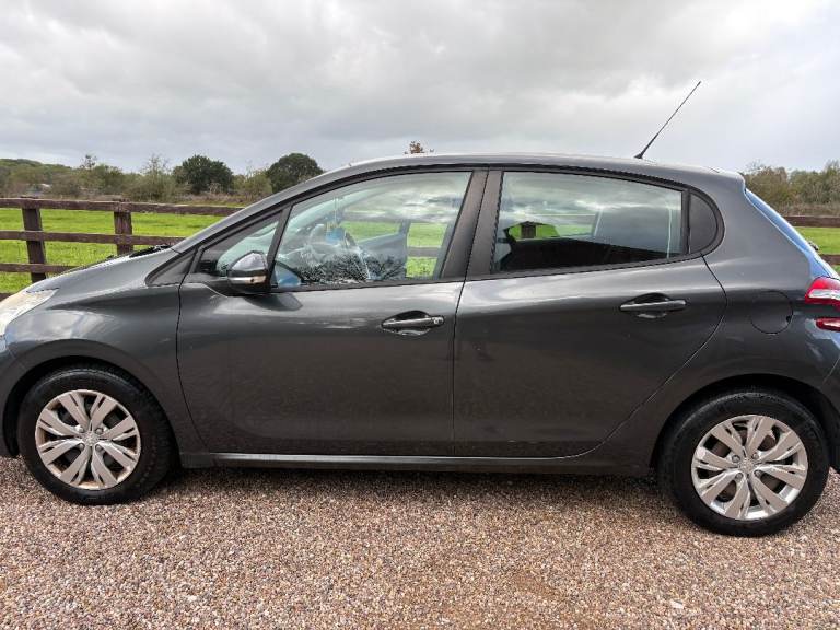 Peugeot, 208, Hatchback, 2013, Manual, 1398 (cc), 5 doors