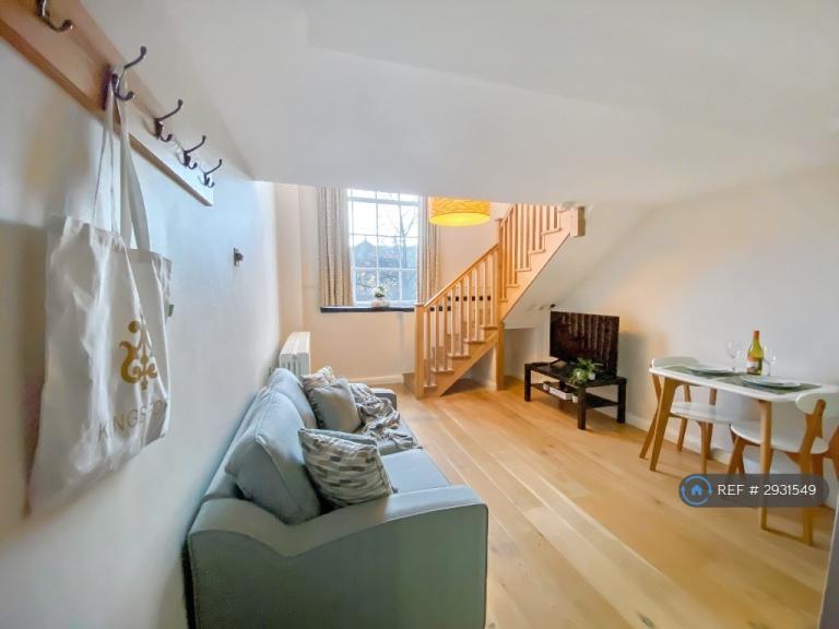 Studio flat in Mcdonald Road, Edinburgh, EH7 (#2931549)