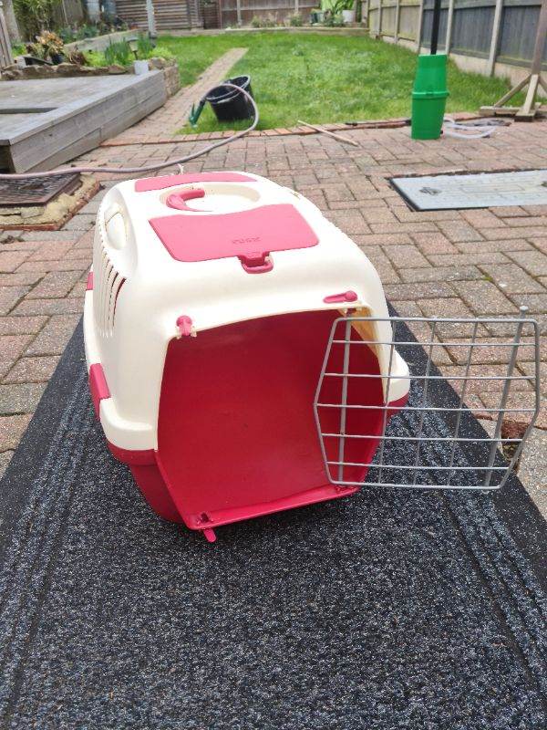 Medium sized pet carrier