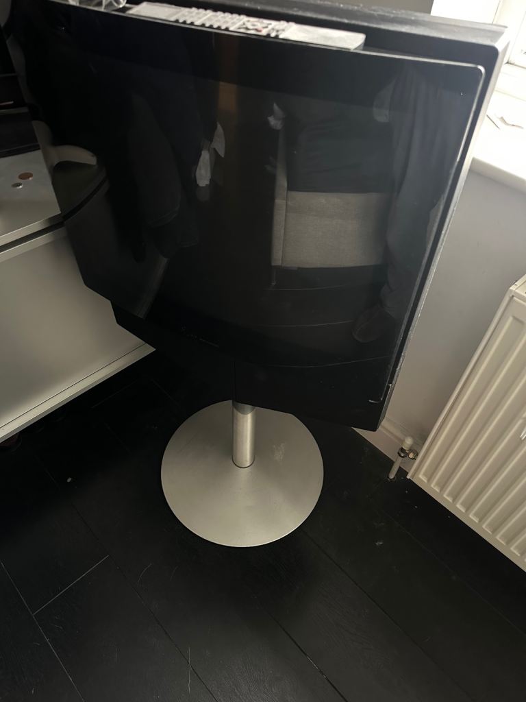 Bang Olufsen Beo1 and stand 