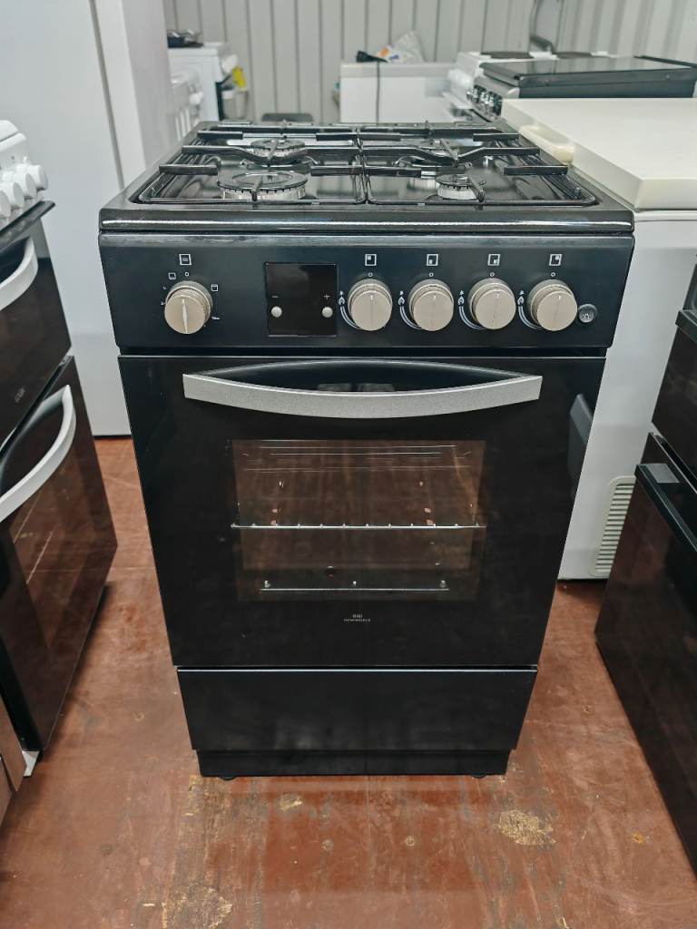 Only 5 month old new world 50cm gas cooker 