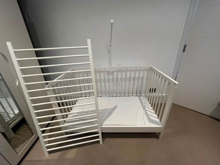 White Wooden IKEA Gulliver Cot Bed with Mattress – Good Condition